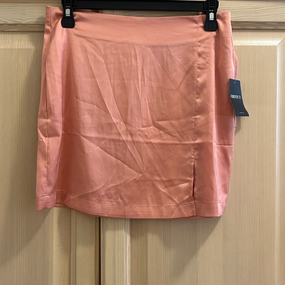FOREVER 21 SATIN PINK/ORANGE SKIRT SIZE M